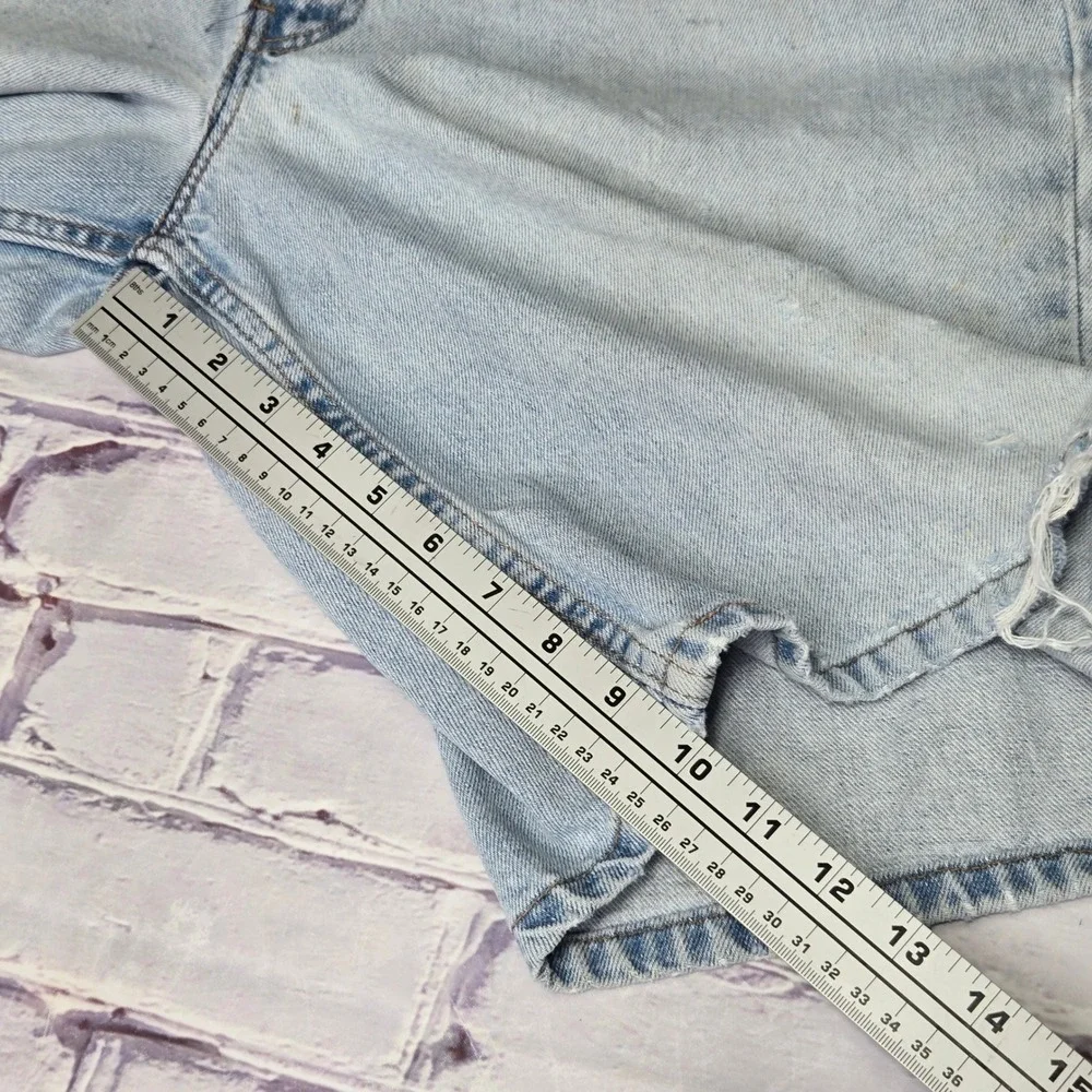 Vintage Levis 560 Loose Fit Denim Shorts Mens 34 Light Wash Distressed 90s Baggy
